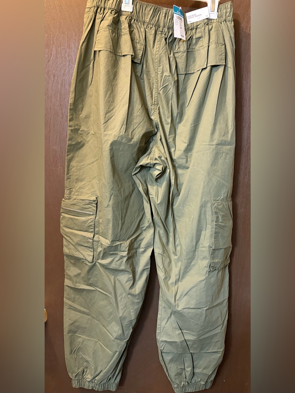 NWT - Women’s olive green rue+ (rue21) high-rise cargo joggers. Size 1X. - Picture 4 of 6